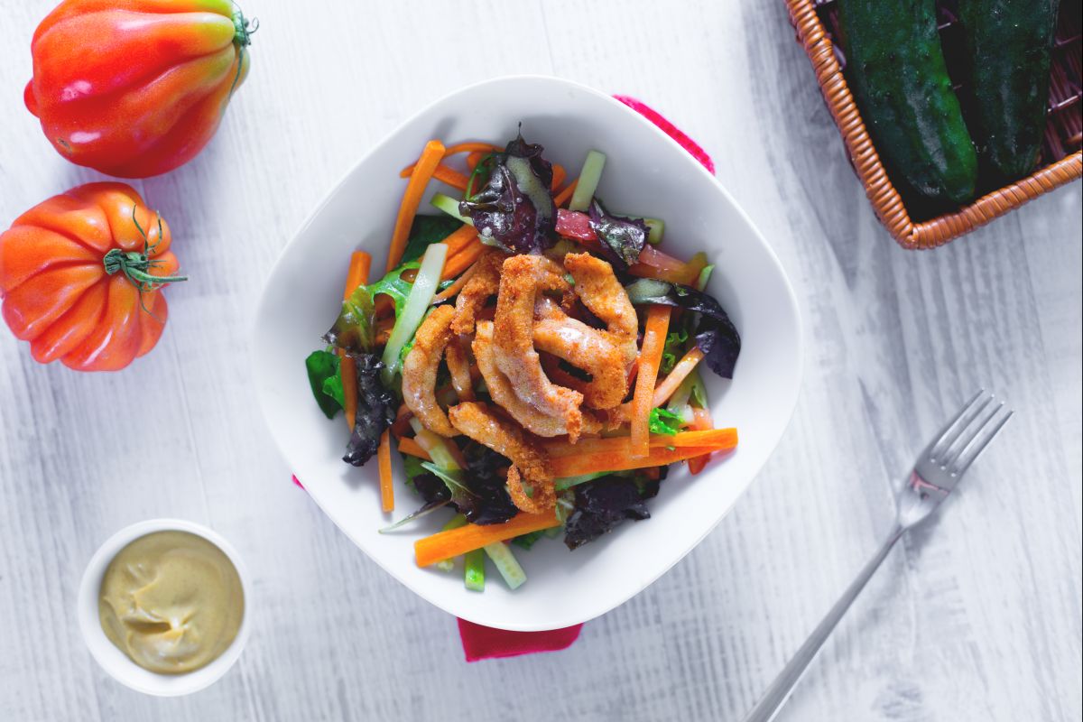 Salada de frango crocante com vinagrete