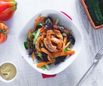 Salada de frango crocante com vinagrete