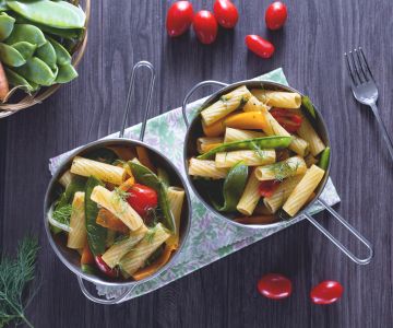 Tortiglioni de frigideira com legumes ao endro