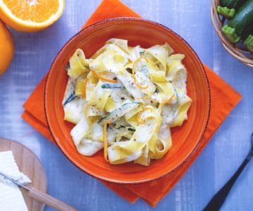 Pappardelle com abobrinhas refogadas e creme de ricota com laranja