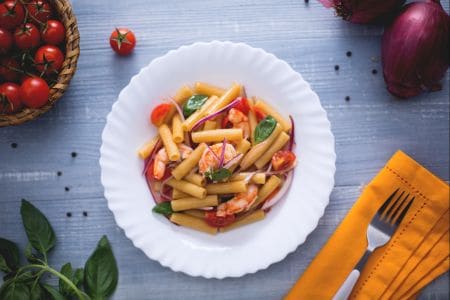 Sedani rigati com camarões à catalana