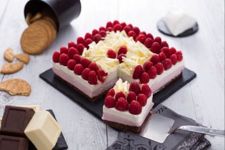 Cheesecake de chocolate branco e framboesas