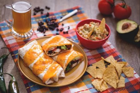 Burrito de frango com guacamole de limão