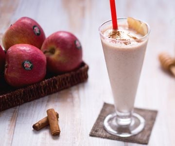 Smoothie de maçãs, peras e canela