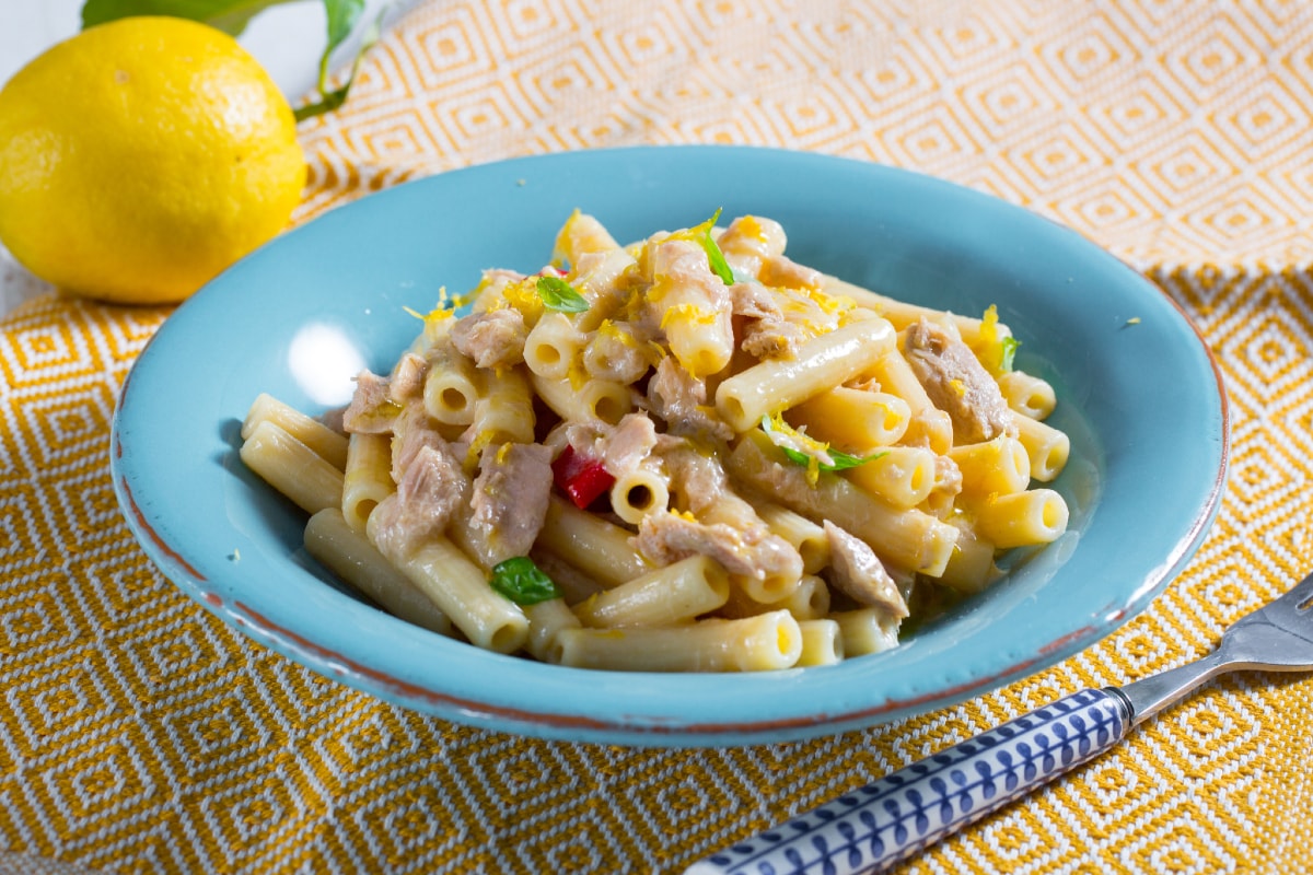 Massa com atum e limão