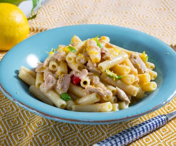 Massa com atum e limão