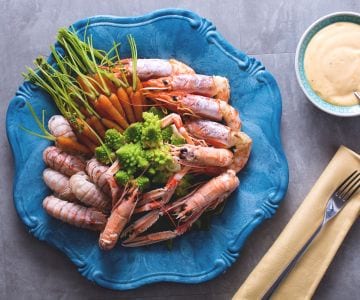 Crustáceos com legumes no vapor e maionese de cítricos