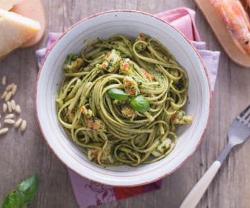 Massa ao pesto e camarões