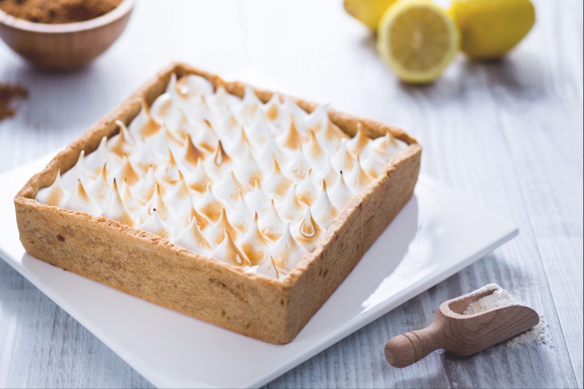 Torta com curd de limão e merengue