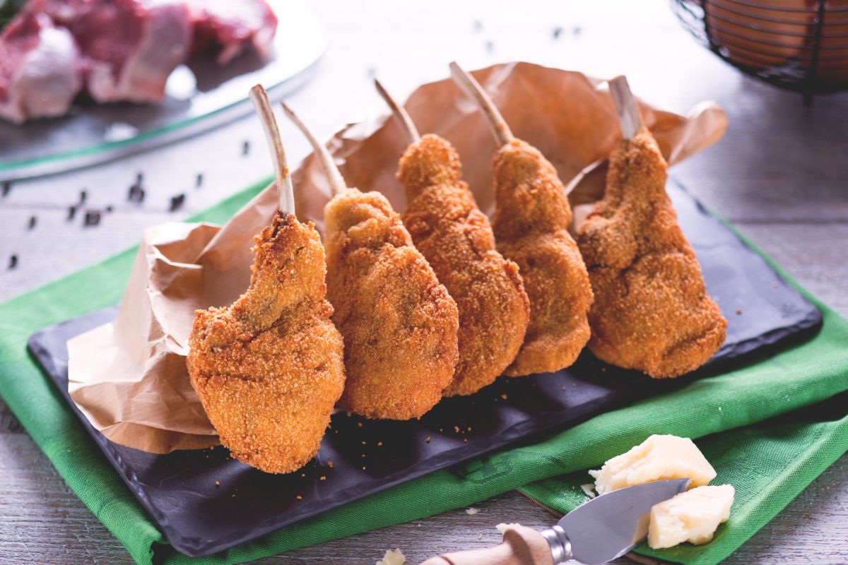 Costeletas de cordeiro fritas