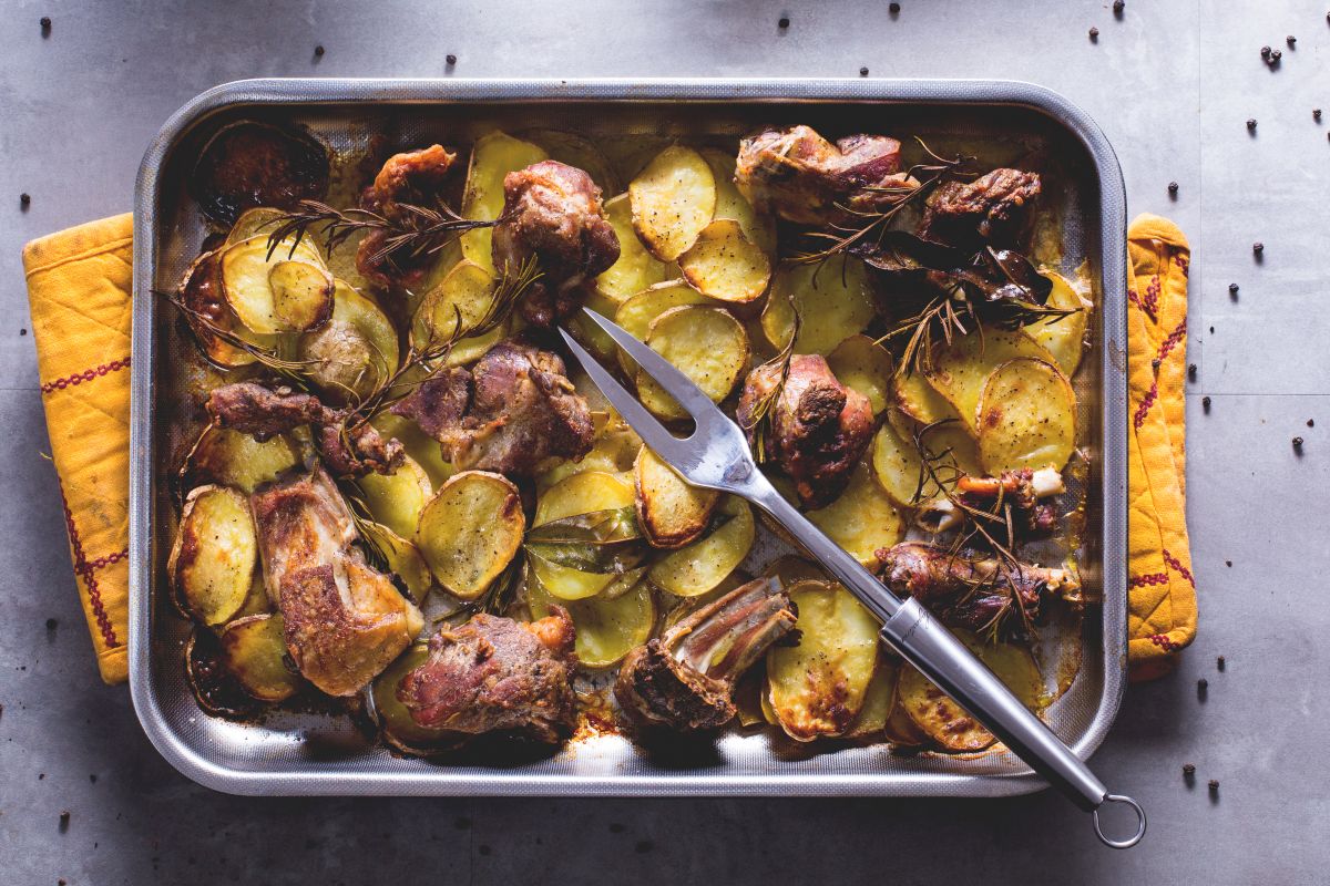 Cabrito assado com batatas