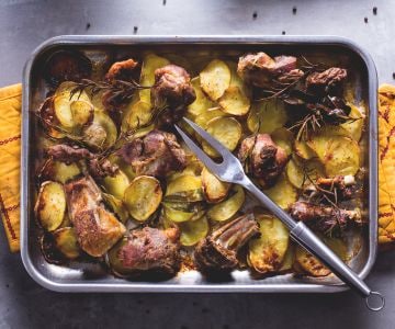 Cabrito assado com batatas