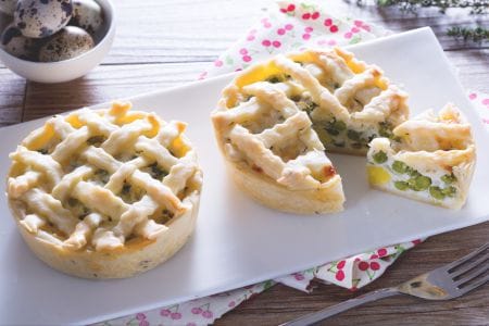 Tortinhas pascoalinas com ervilhas