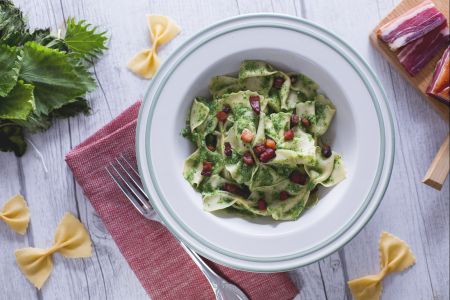 Farfalle ao pesto de urtigas