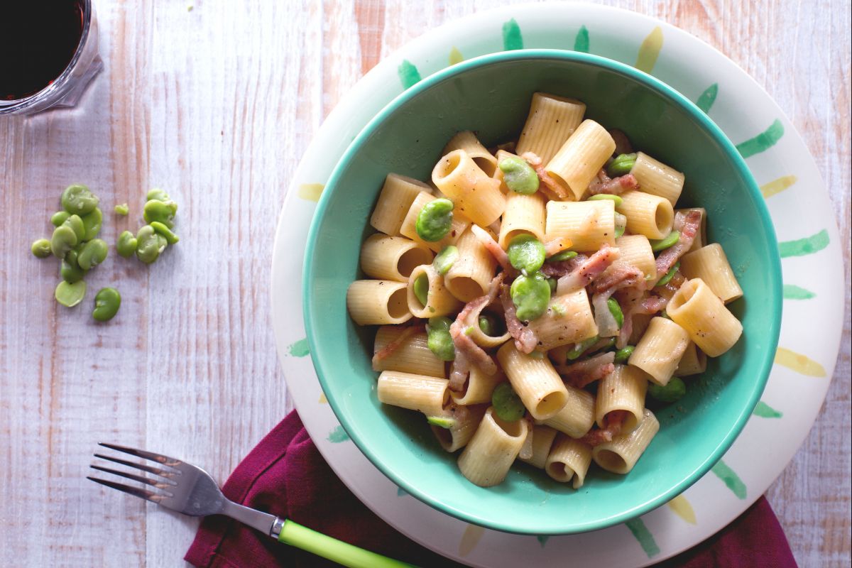 Massa com favas e guanciale