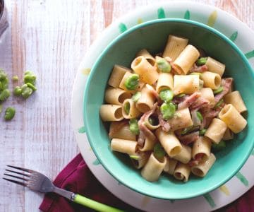 Massa com favas e guanciale