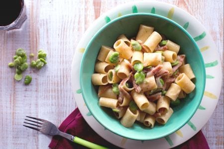Massa com favas e guanciale