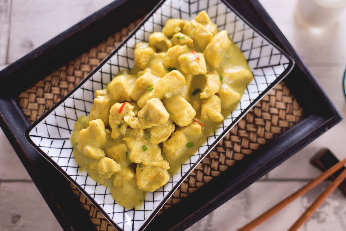Frango ao leite de coco e curry