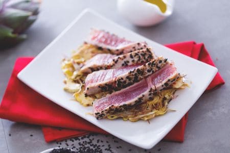 Atum com gergelim