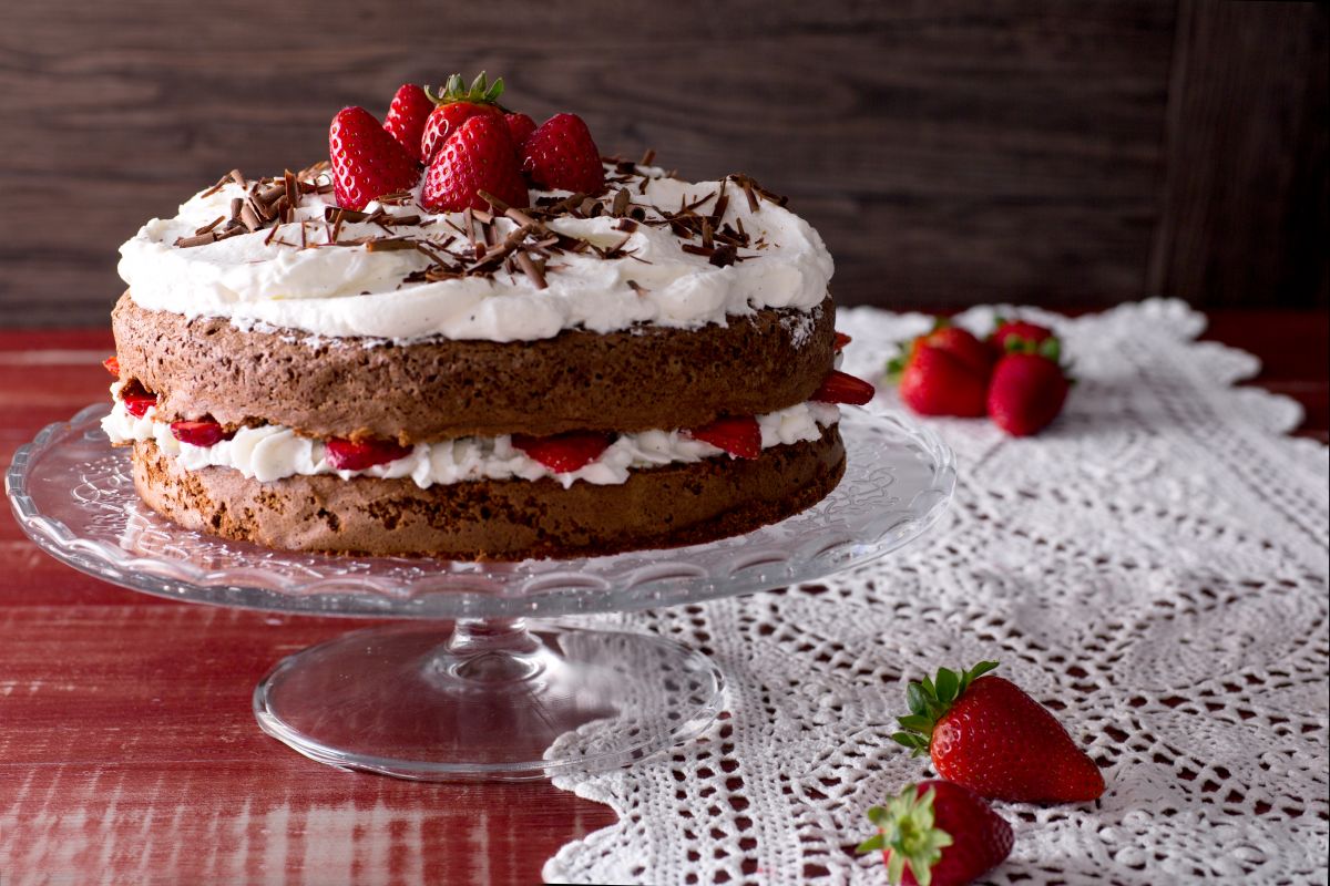 Torta de chocolate e morangos