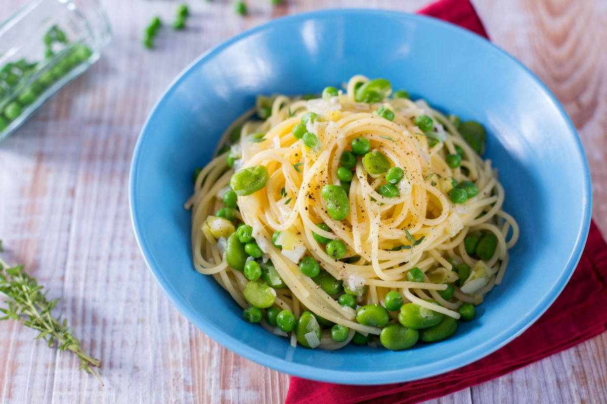 Massa com favas e ervilhas