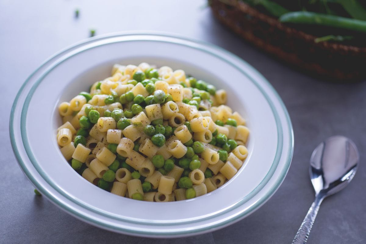 Macarrão com ervilhas