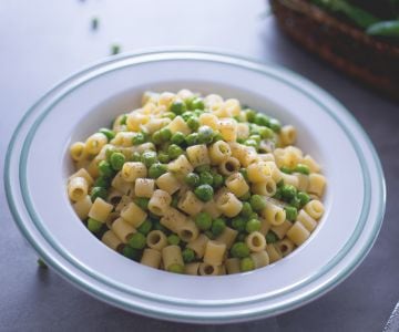 Macarrão com ervilhas
