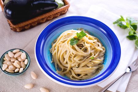 Massa ao pesto de berinjela
