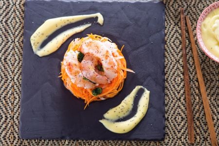 Salada de daikon e camarões