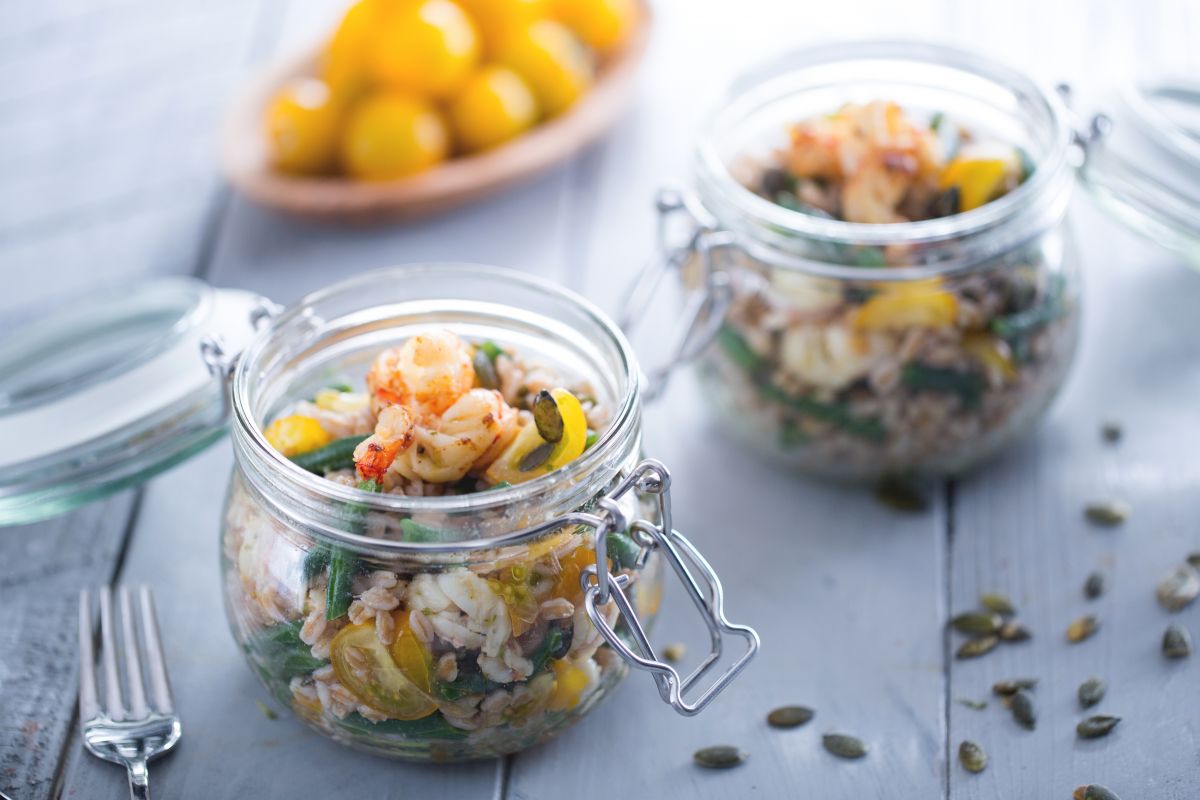 Salada de espelta e camarões