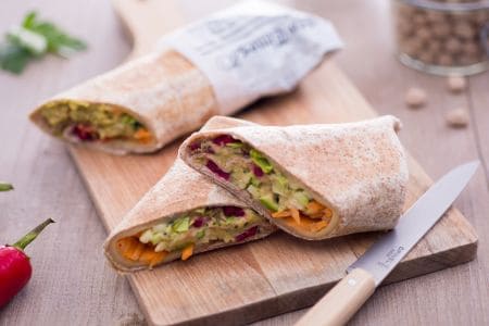 Wrap com homus picante e vegetais