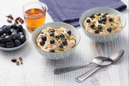 Porridge de blueberries e pistaches