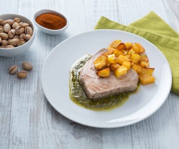 Filé de atum com pesto de pistache