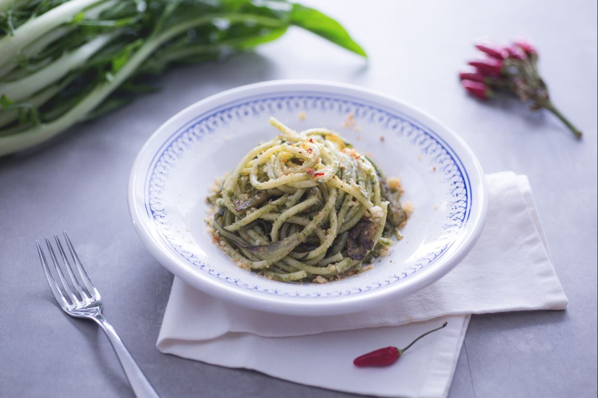 Massa com puntarelle cozidas