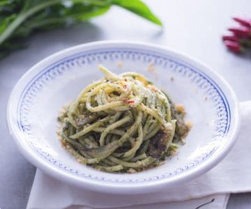 Massa com puntarelle cozidas