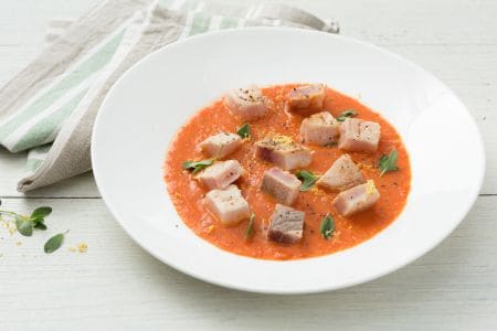 Peixe-espada com molho de tomate