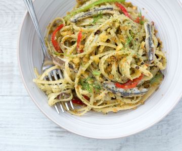 Bavette com anchovas ao pesto de erva-doce