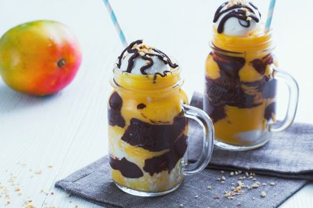Frappé de manga e chocolate