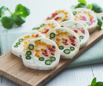 Enroladinhos de pão com legumes e queijo de cabra
