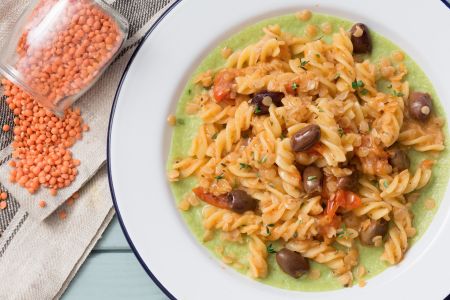 Massa com lentilhas e couves-de-bruxelas