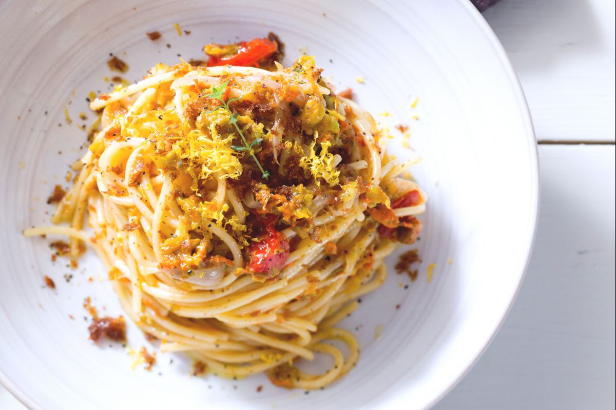 Massa com flores de abóbora e bottarga