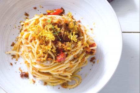 Massa com flores de abóbora e bottarga