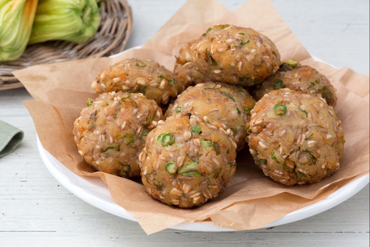 Almôndegas de espelta com ricota e legumes