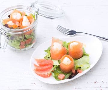 Cubinhos de salmão com salada de toranja