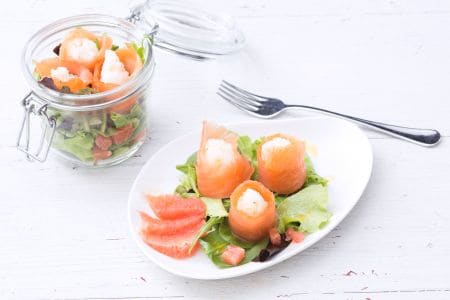Cubinhos de salmão com salada de toranja