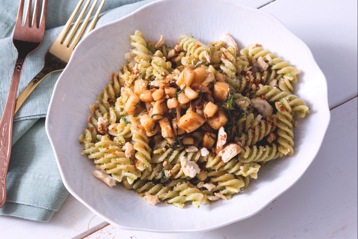 Massa com pesto de alface e lulas