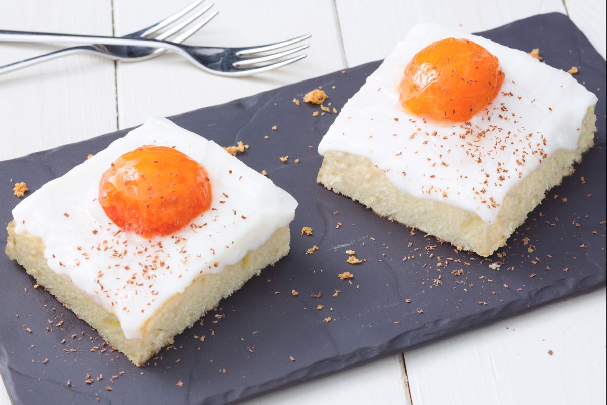Torta com damascos frescos