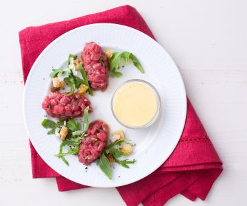 Tartare de fassona com creme inglês salgado