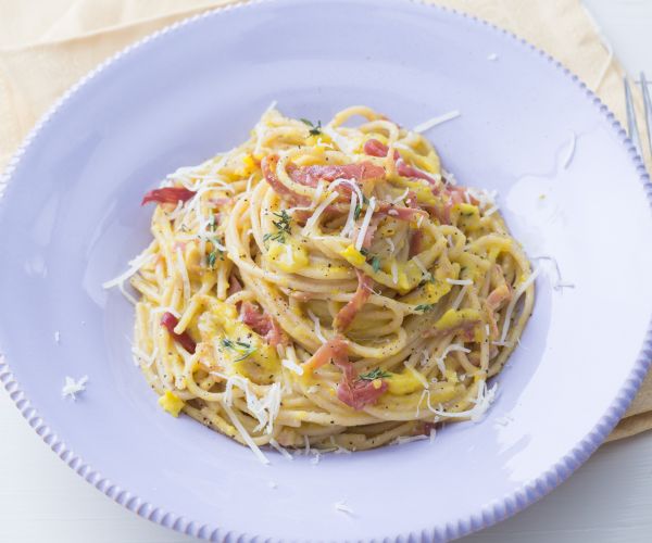 Massa com creme de abobrinha amarela e presunto