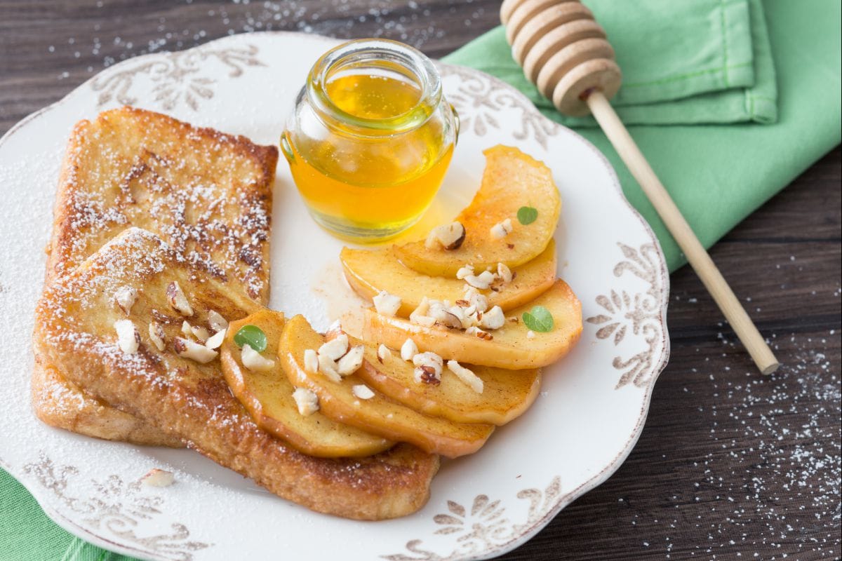Rabanada com maçãs